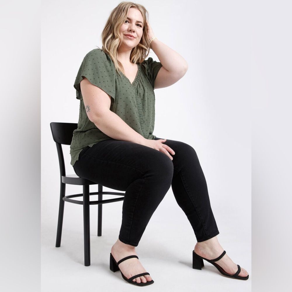 Women’s Flutter Sleeve Top